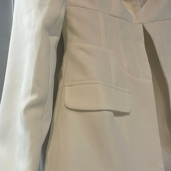Pretty little thing, white, fitted, blazer with light shoulder padding - Picture 3 of 9